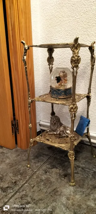 Set di 2 candelieri e tavoli in bronzo