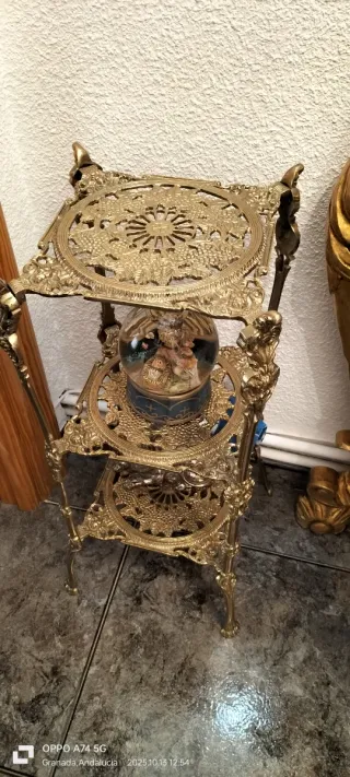 Set di 2 candelieri e tavoli in bronzo