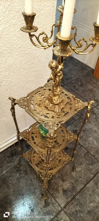 Set di 2 candelieri e tavoli in bronzo