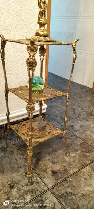 Set di 2 candelieri e tavoli in bronzo