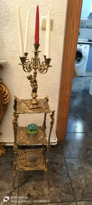 Set di 2 candelieri e tavoli in bronzo