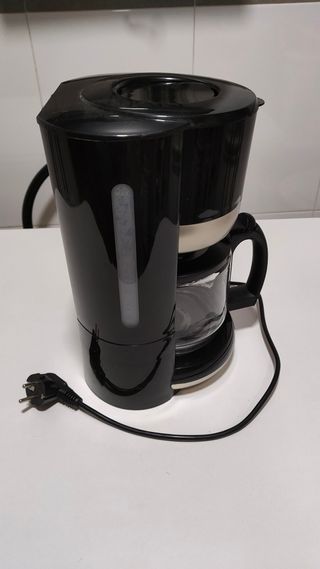 Cafetera de goteo negra
