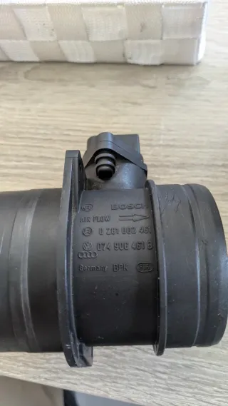 Caudalímetro Bosch A3 8P  Ref 0 281 002 461.