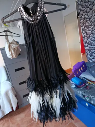 Vestido fiesta lentejuelas y plumas