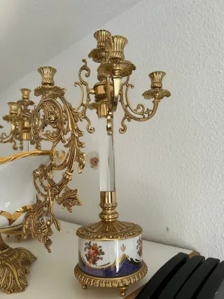 Centro de mesa y 2 candelabros dorados