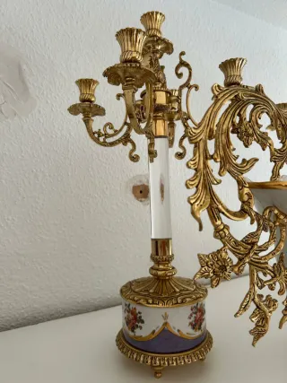 Centro de mesa y 2 candelabros dorados
