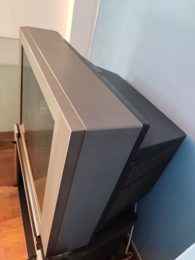 TV Sony con Reproductores DVD y Vídeo.