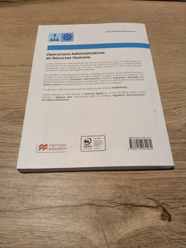 Libro de texto en formato físico de Operacions ...