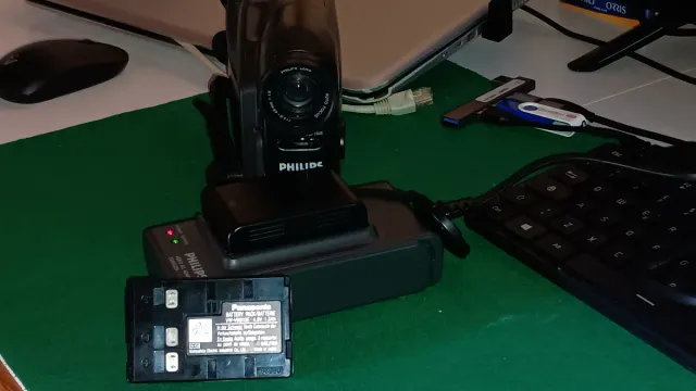 Videocamera Philips Explorer M622 VHSc