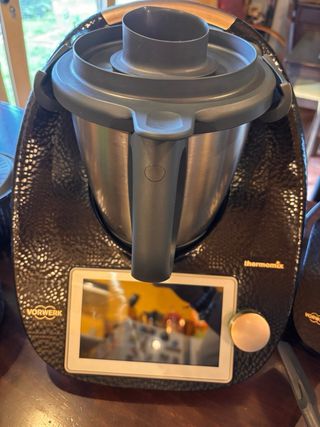 Thermomix TM6 + Friend Edición en negro + cortador