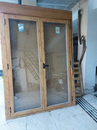 Puerta doble aluminio con cristal