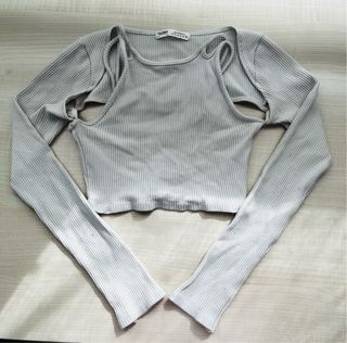 Top manga larga beige con abertura