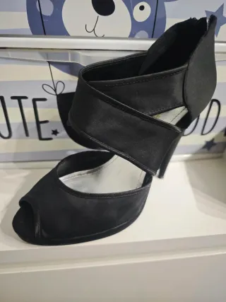 Zapatos de tacón negros