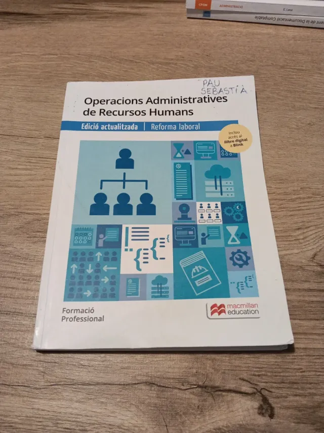 Libro de texto en formato físico de Operacions ...