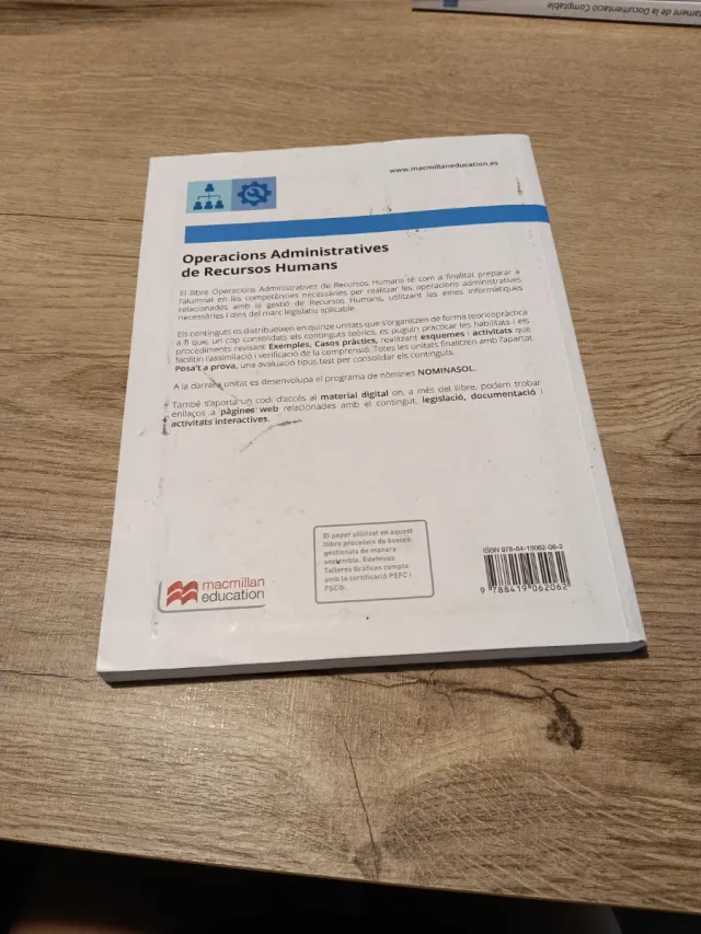 Libro de texto en formato físico de Operacions ...