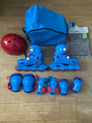 Patines, protecciones y bolsa azul
