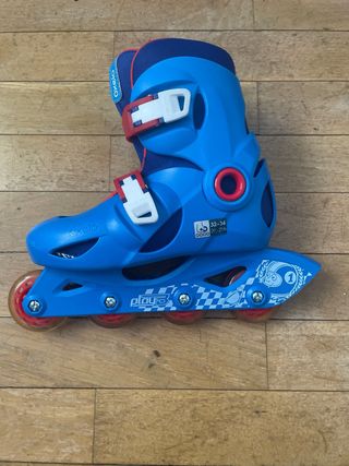 Patines, protecciones y bolsa azul
