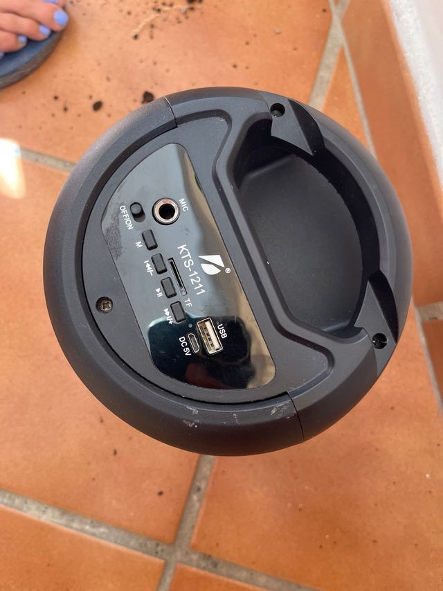 Altoparlante Bluetooth portatile grigio e blu