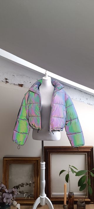 Plumifero crop top reflectante