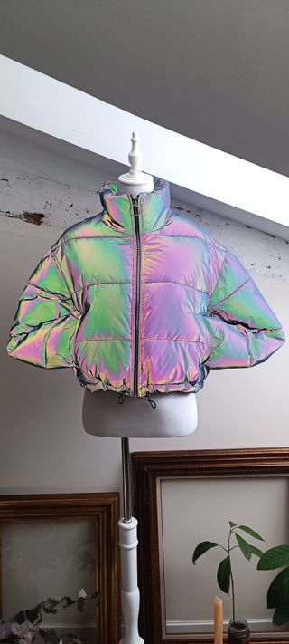 Plumifero crop top reflectante