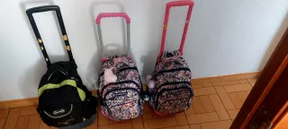 Patines en línea para niños con sus accesorios