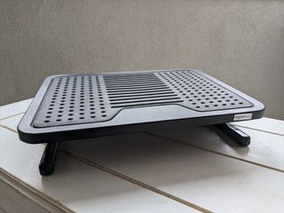 Poggiapiedi Ufficio AmazonBasics Regolabile