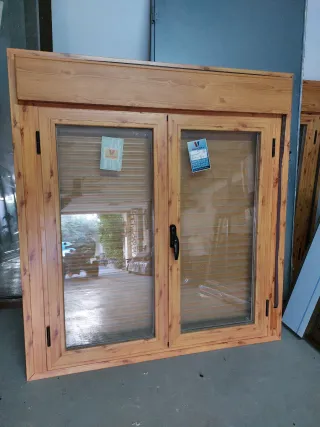 Ventana de aluminio con persiana