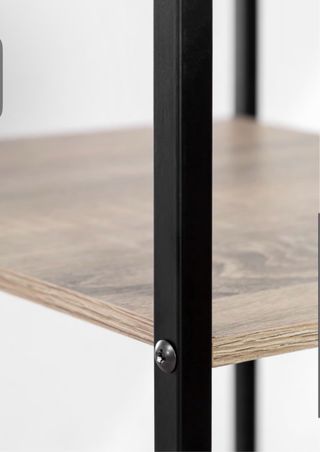 Armario abierto madera y metal negro