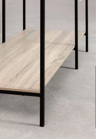 Armario abierto madera y metal negro