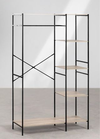 Armario abierto madera y metal negro