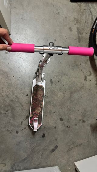 Patinete infantil rosa y blanco