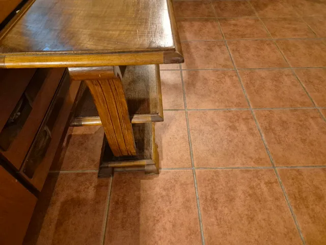 Mesa auxiliar de madera