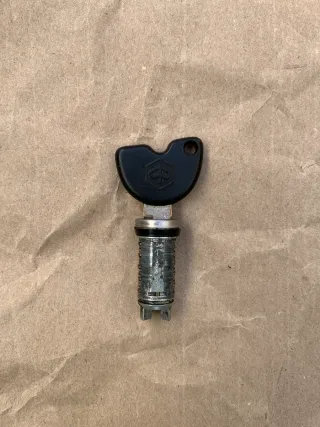 Cerradura y Llave Piaggio Zip SP Original