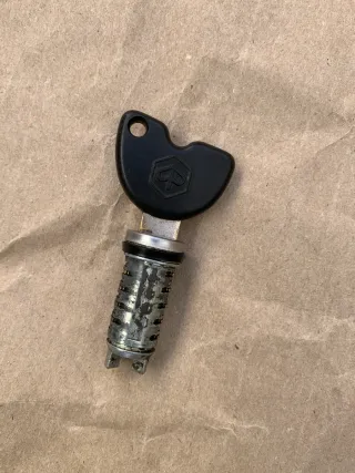 Cerradura y Llave Piaggio Zip SP Original