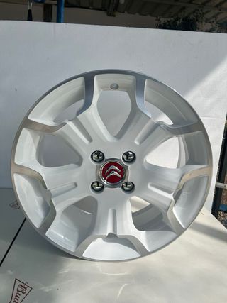 Llanta Citröen 17 Blanca con Detalles