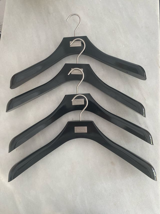 Perchas Hugo Boss Madera Negras (4uds) NUEVAS