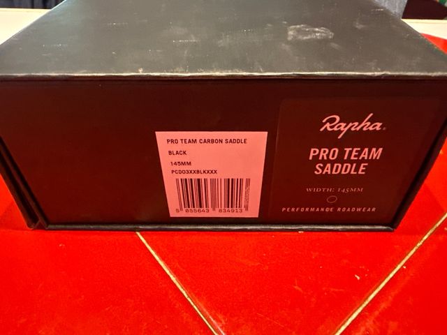 Sillín Rapha Pro Team Carbon 145mm Negro