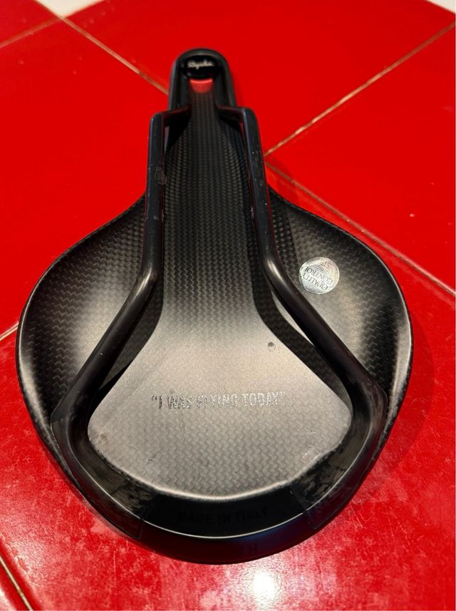 Sillín Rapha Pro Team Carbon 145mm Negro