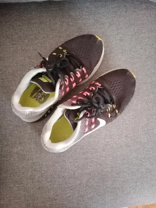 Zapatillas Nike Pegasus Negras y Rosas