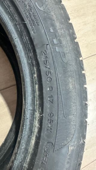 Neumáticos de coche
215/50/17  95 W