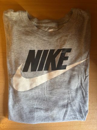 Camiseta Nike Gris Logo Swoosh