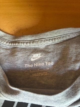 Camiseta Nike Gris Logo Swoosh