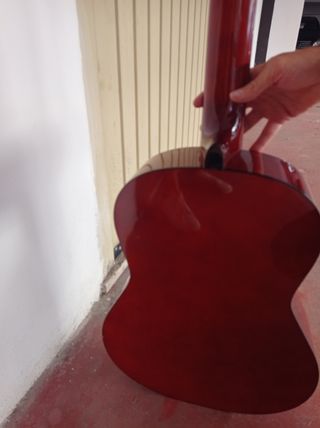 Chitarra classica in legno usata pochissimo