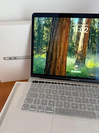 MacBook Air 13” 2020 i3 / 8GB RAM / 256GB SSD