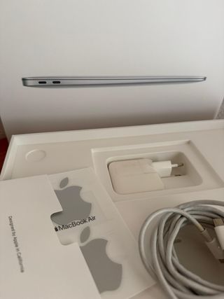 MacBook Air 13” 2020 i3 / 8GB RAM / 256GB SSD