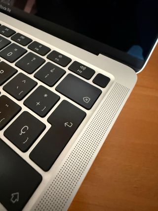 MacBook Air 13” 2020 i3 / 8GB RAM / 256GB SSD