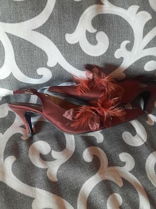 Zapatos de fiesta ALDO morados con plumas