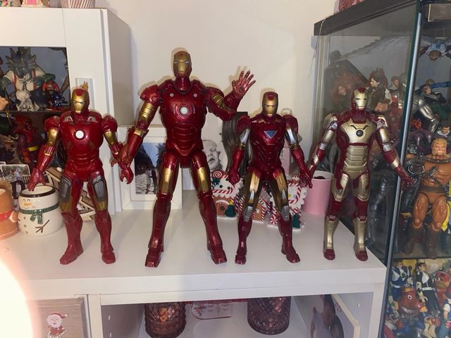 Set di 4 grandi figure elettroniche Iron Man