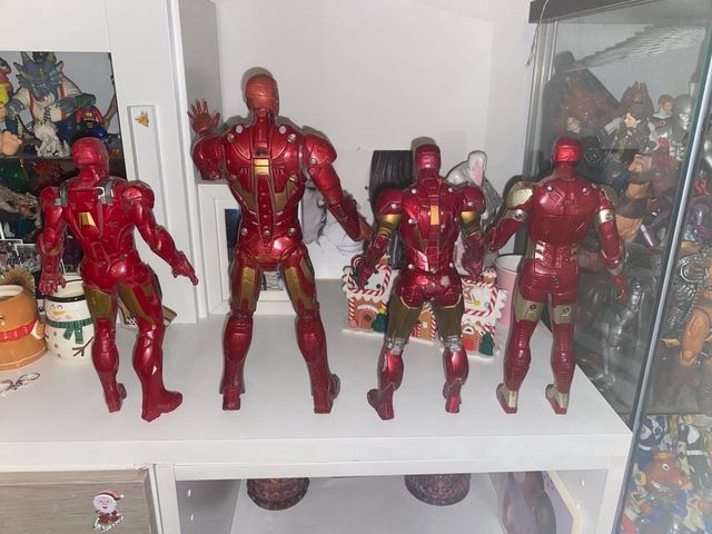Set di 4 grandi figure elettroniche Iron Man