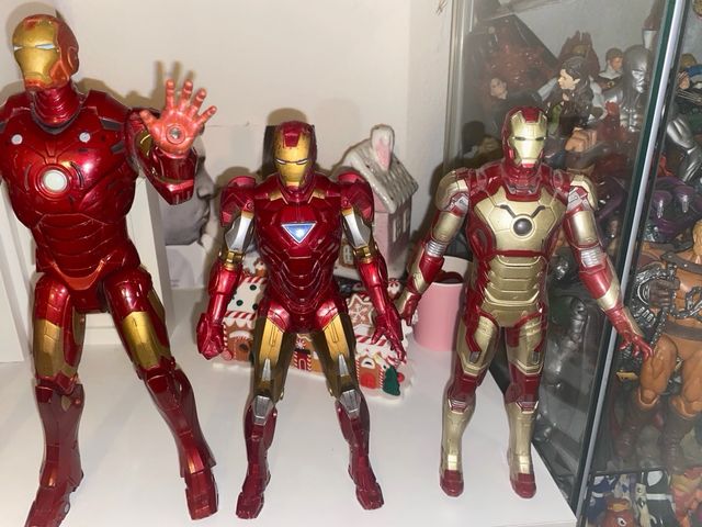Set di 4 grandi figure elettroniche Iron Man